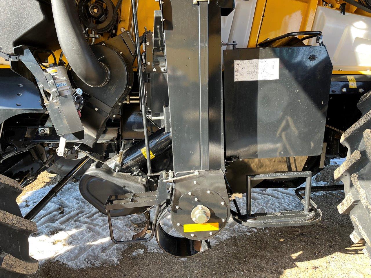 2025 New Holland CR8.90 Combine