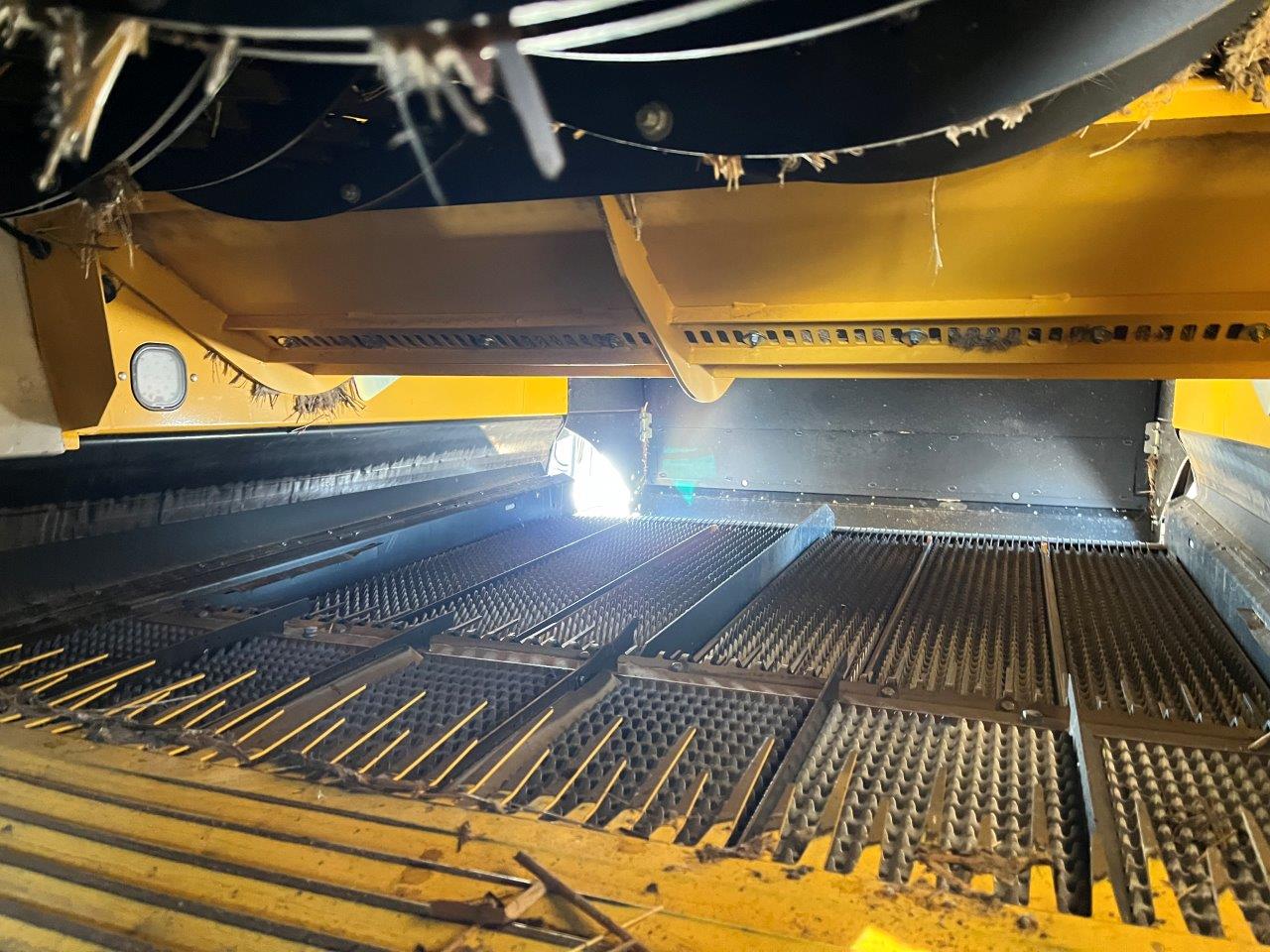 2025 New Holland CR8.90 Combine