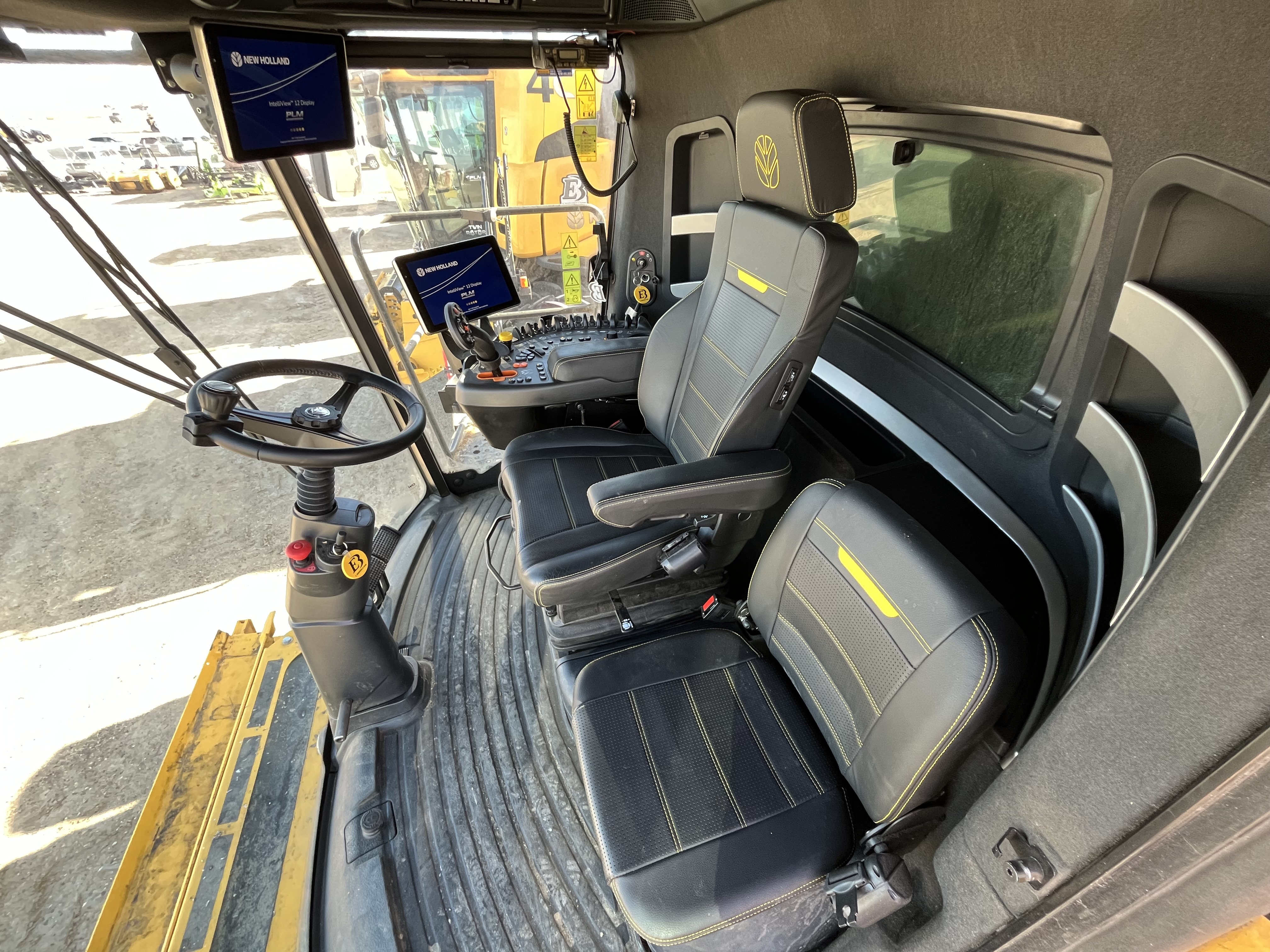 2025 New Holland CR8.90 Combine