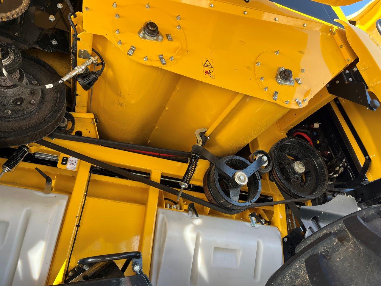 2025 New Holland CR8.90 Combine