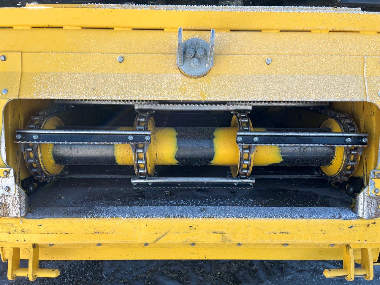 2025 New Holland CR8.90 Combine