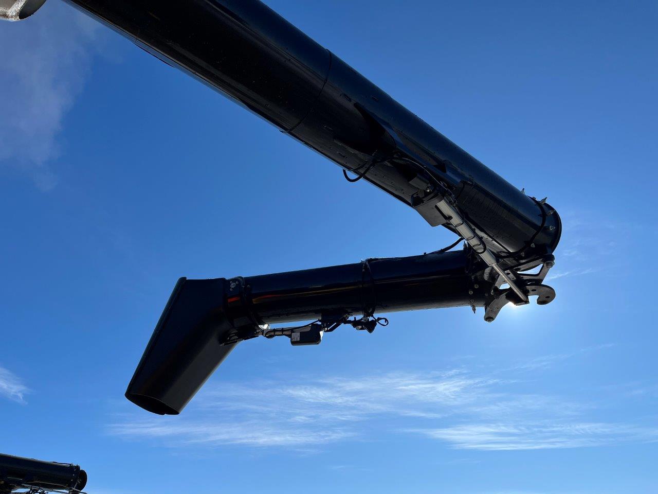 2025 New Holland CR8.90 Combine