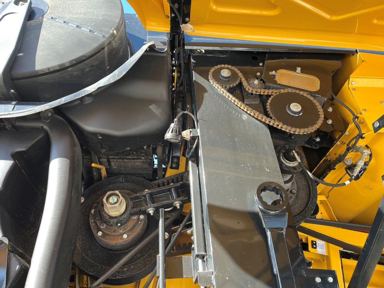 2025 New Holland CR8.90 Combine