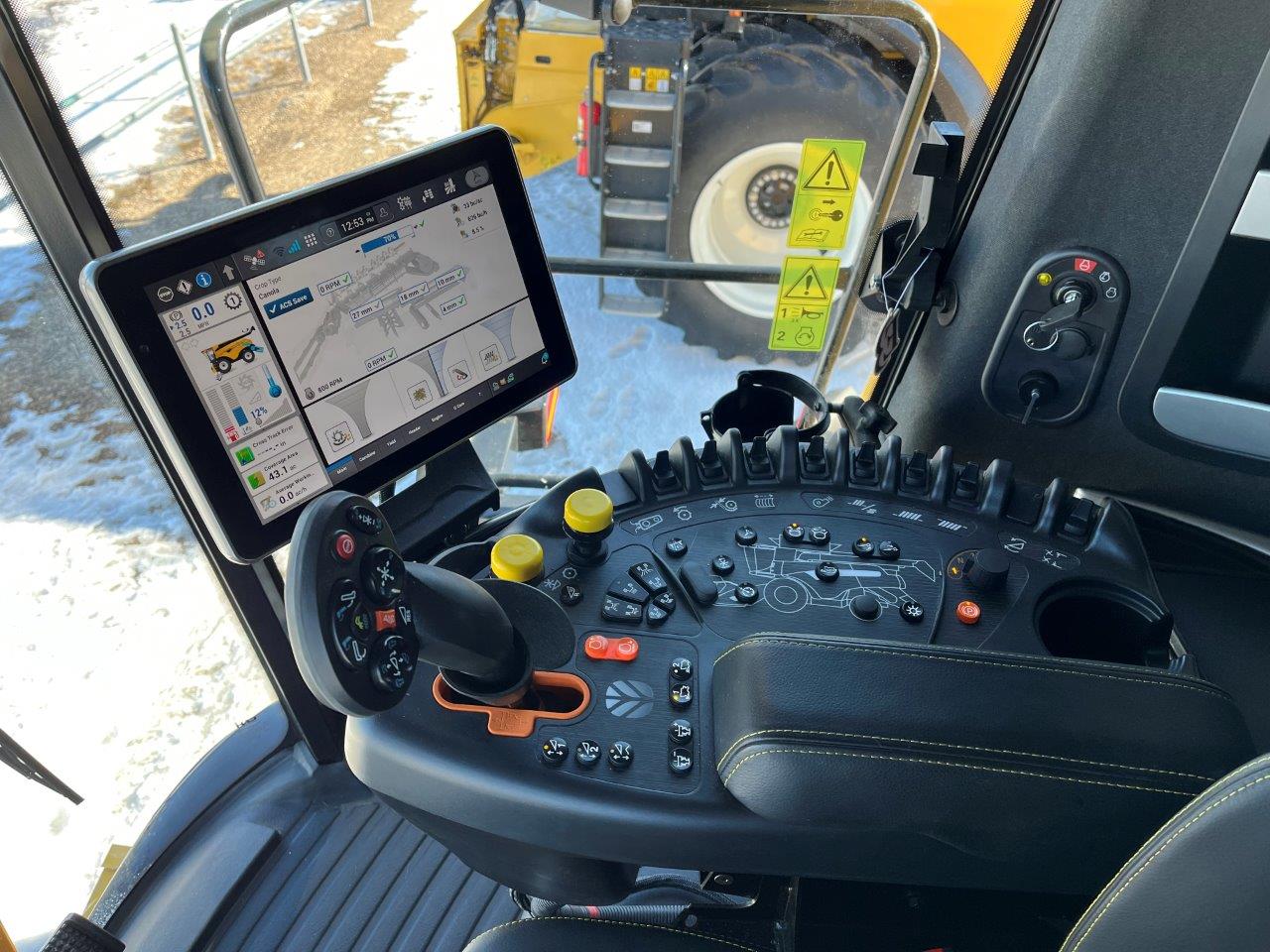 2025 New Holland CR8.90 Combine