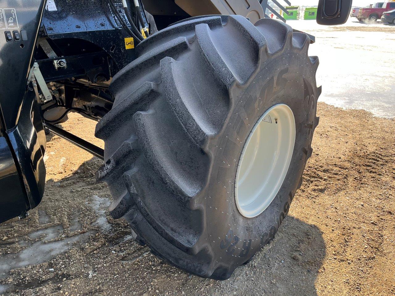 2025 New Holland CR8.90 Combine