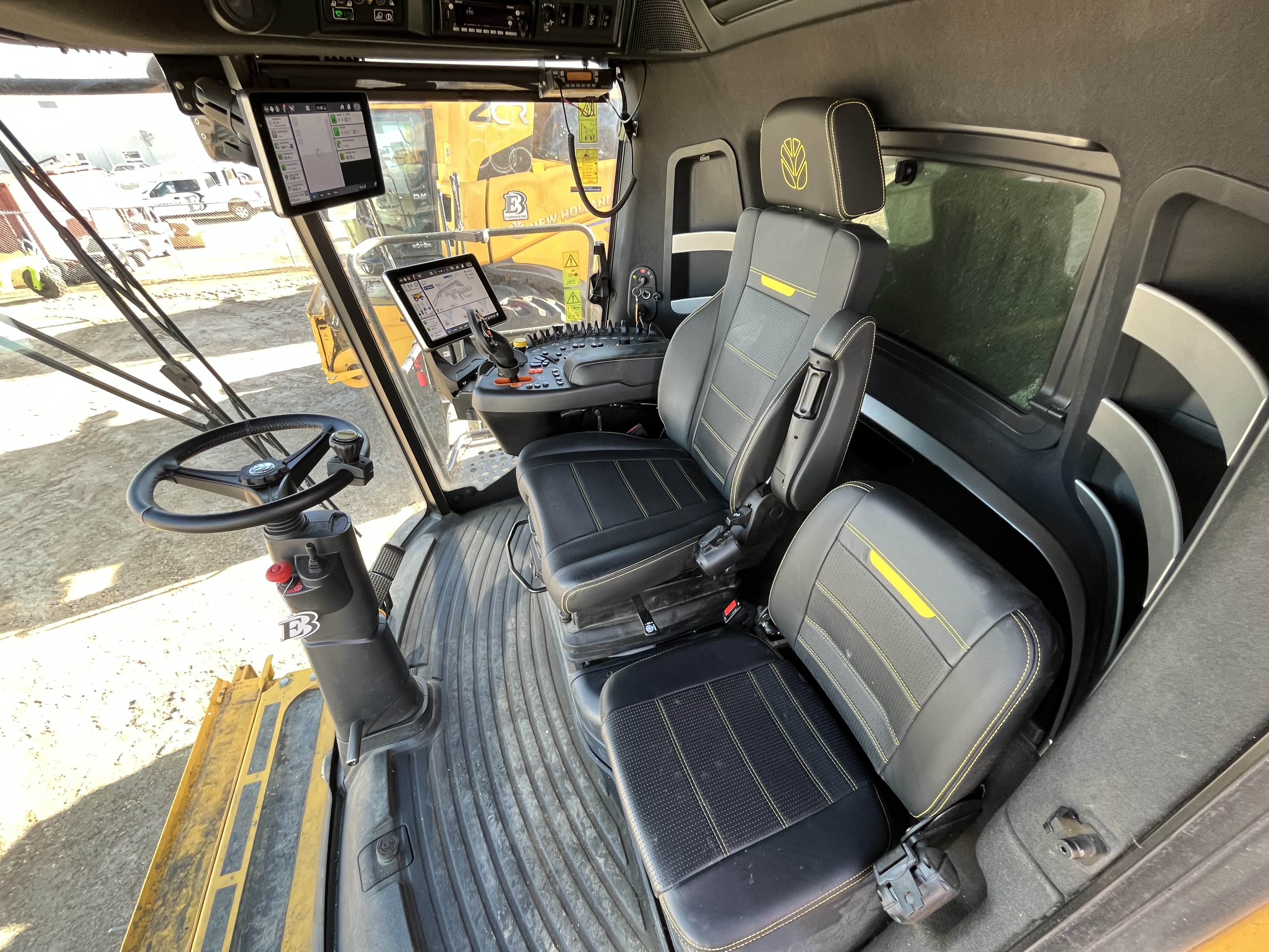 2025 New Holland CR8.90 Combine