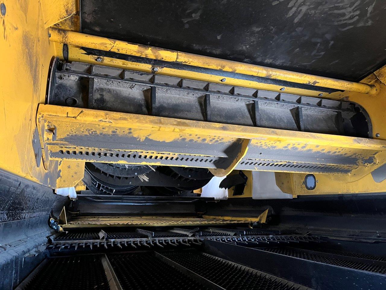 2025 New Holland CR8.90 Combine