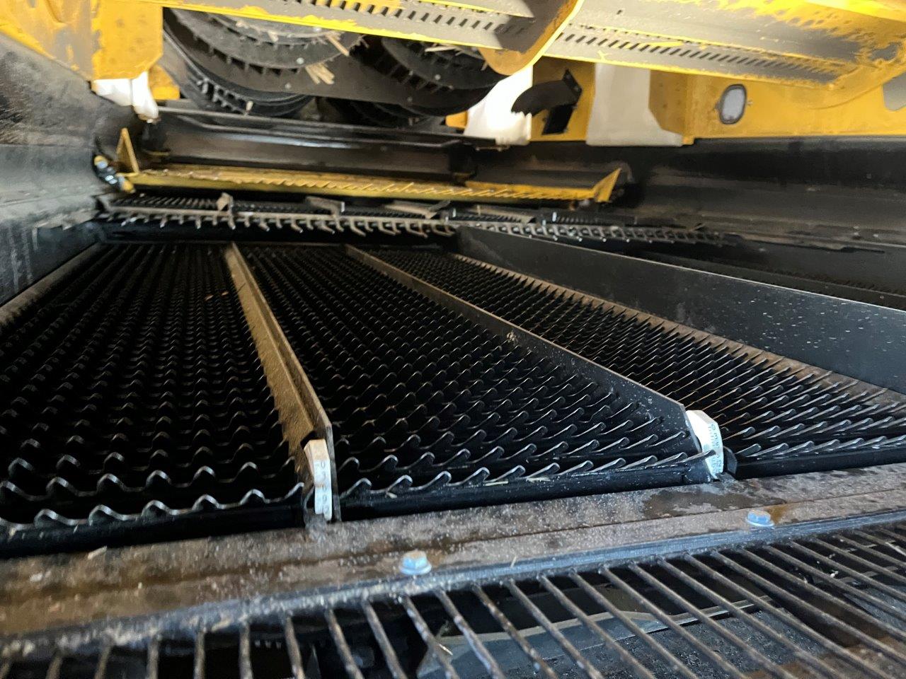 2025 New Holland CR8.90 Combine