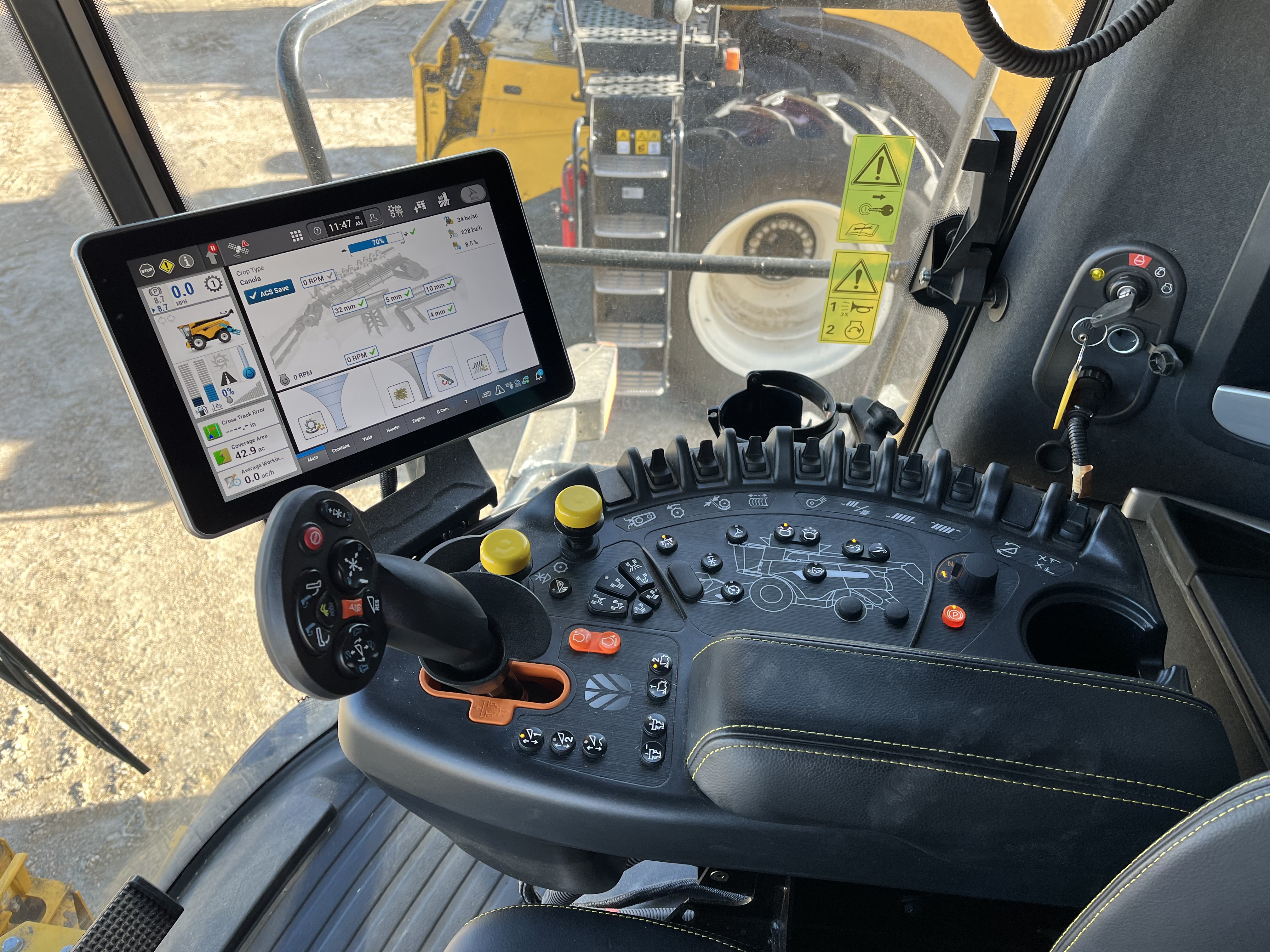 2025 New Holland CR8.90 Combine