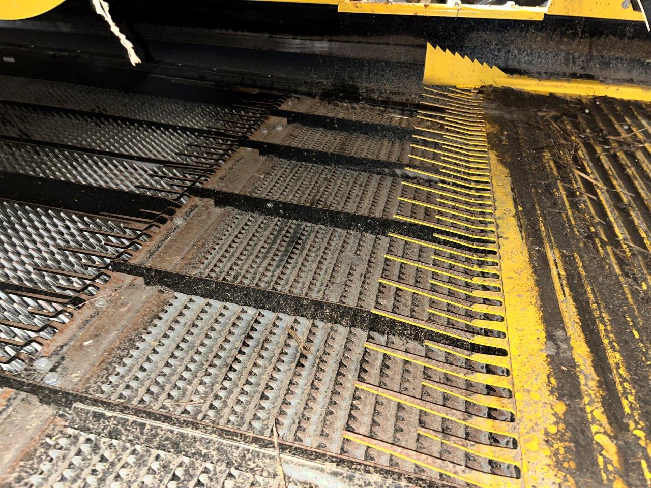 2025 New Holland CR8.90 Combine