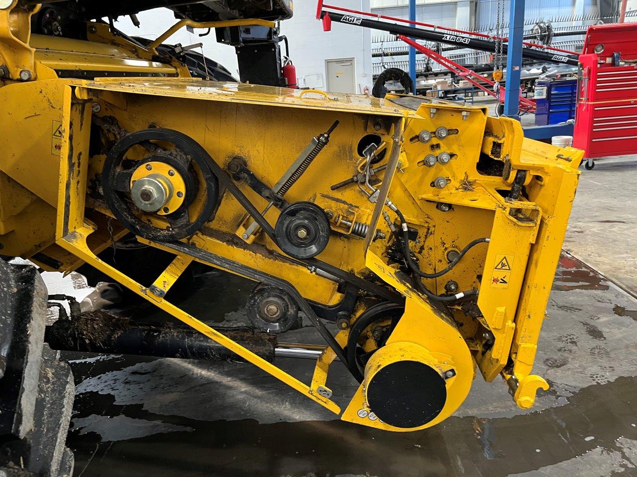 2025 New Holland CR8.90 Combine