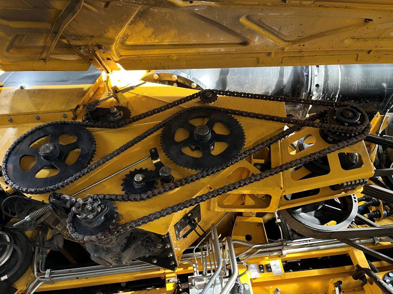 2025 New Holland CR8.90 Combine