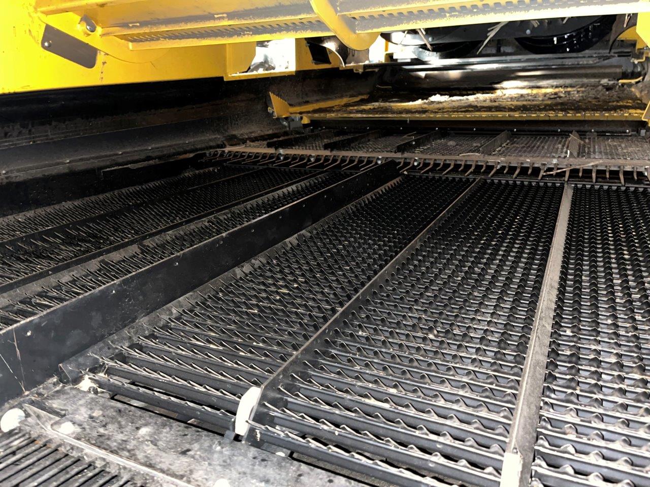 2025 New Holland CR8.90 Combine