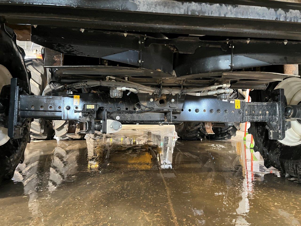 2025 New Holland CR8.90 Combine