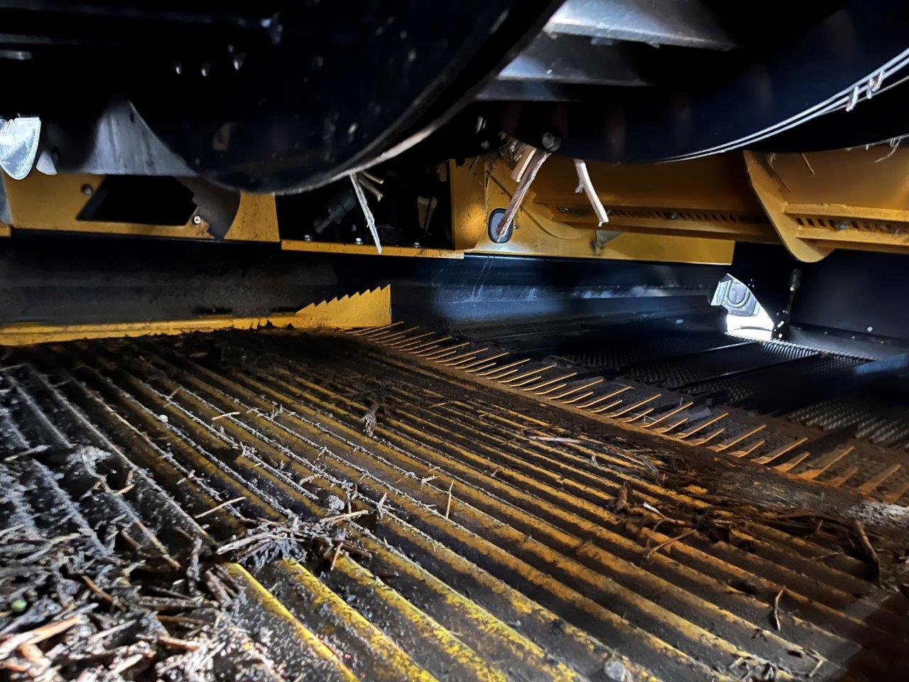 2025 New Holland CR8.90 Combine