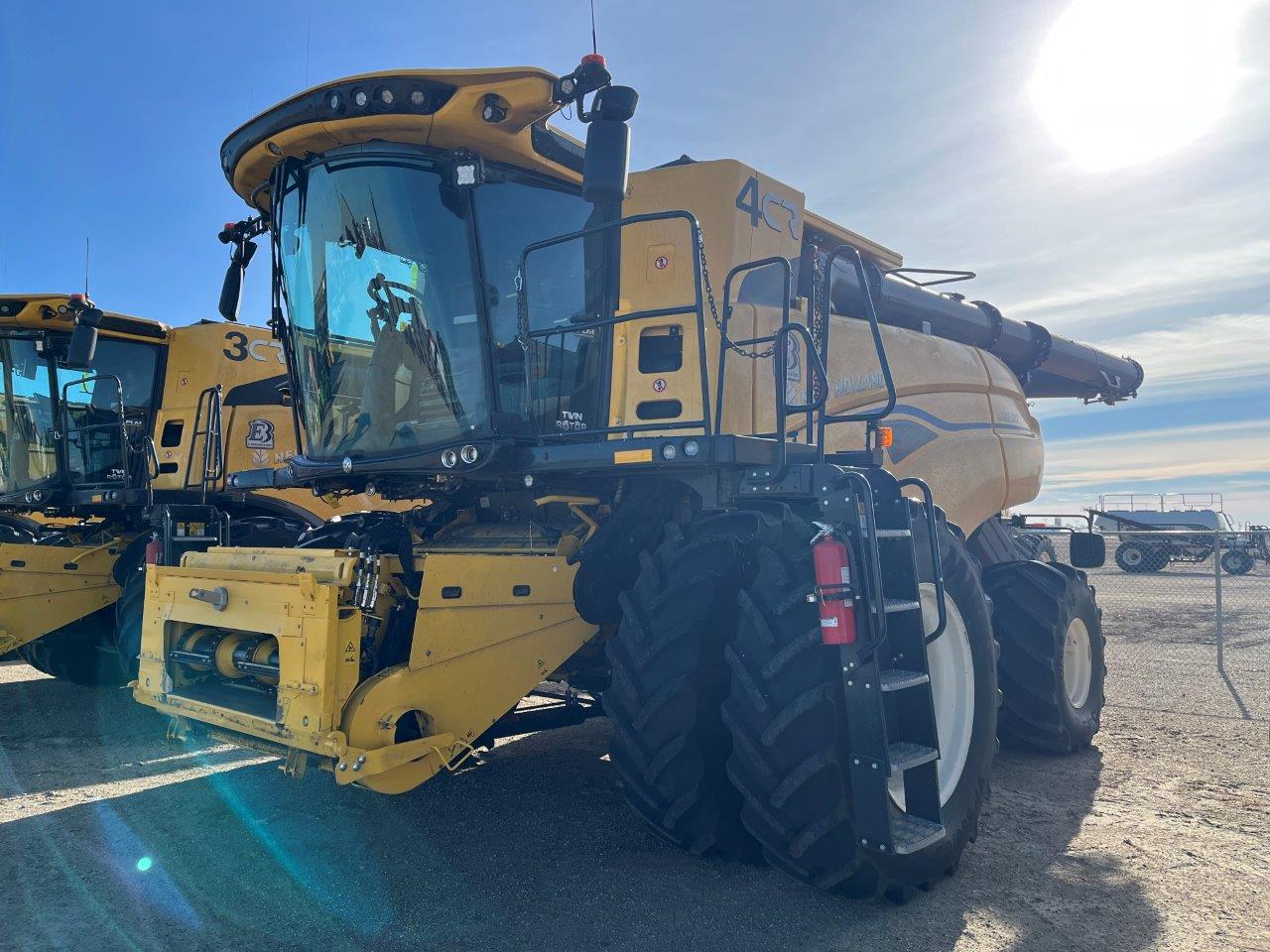 2025 New Holland CR8.90 Combine