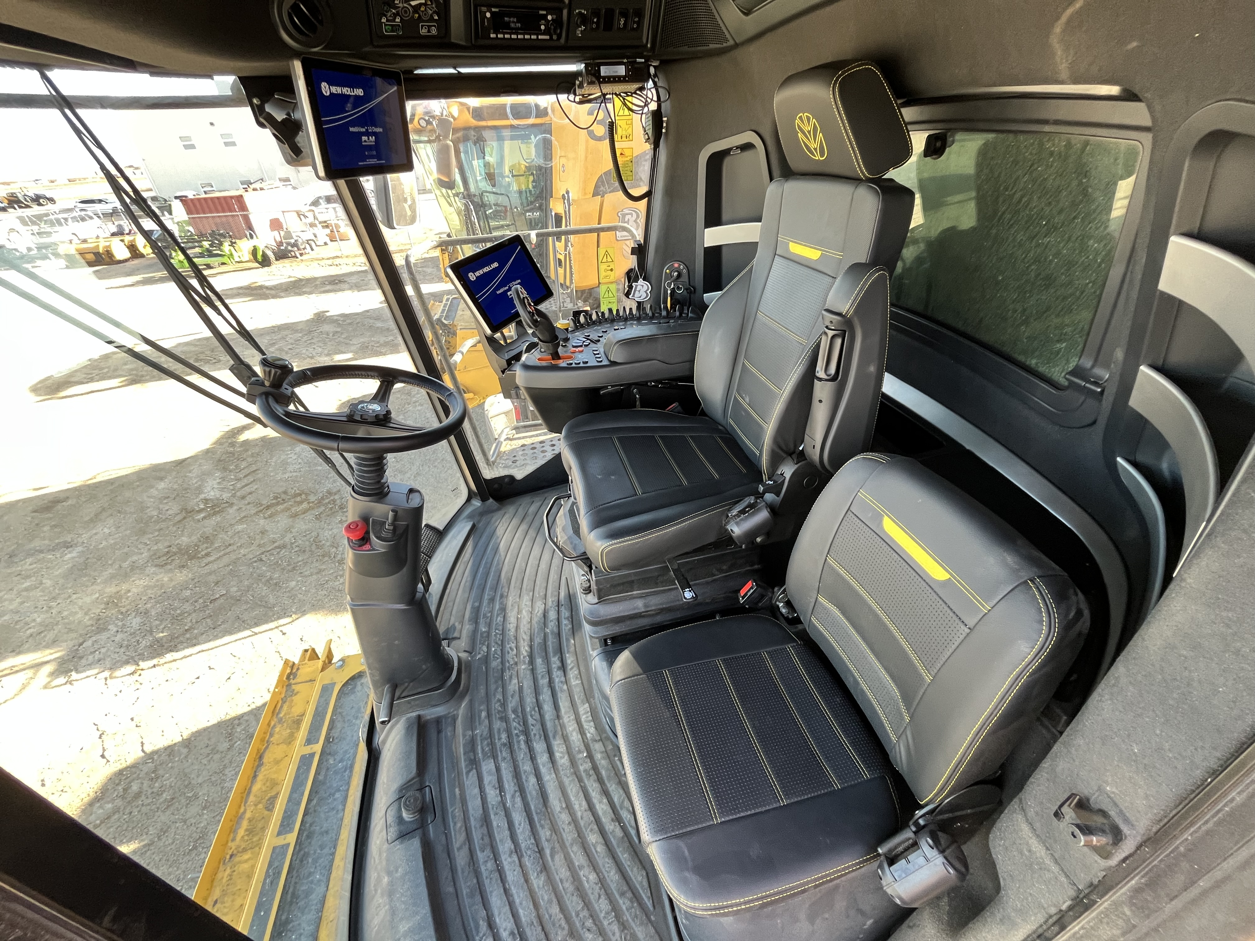 2025 New Holland CR8.90 Combine