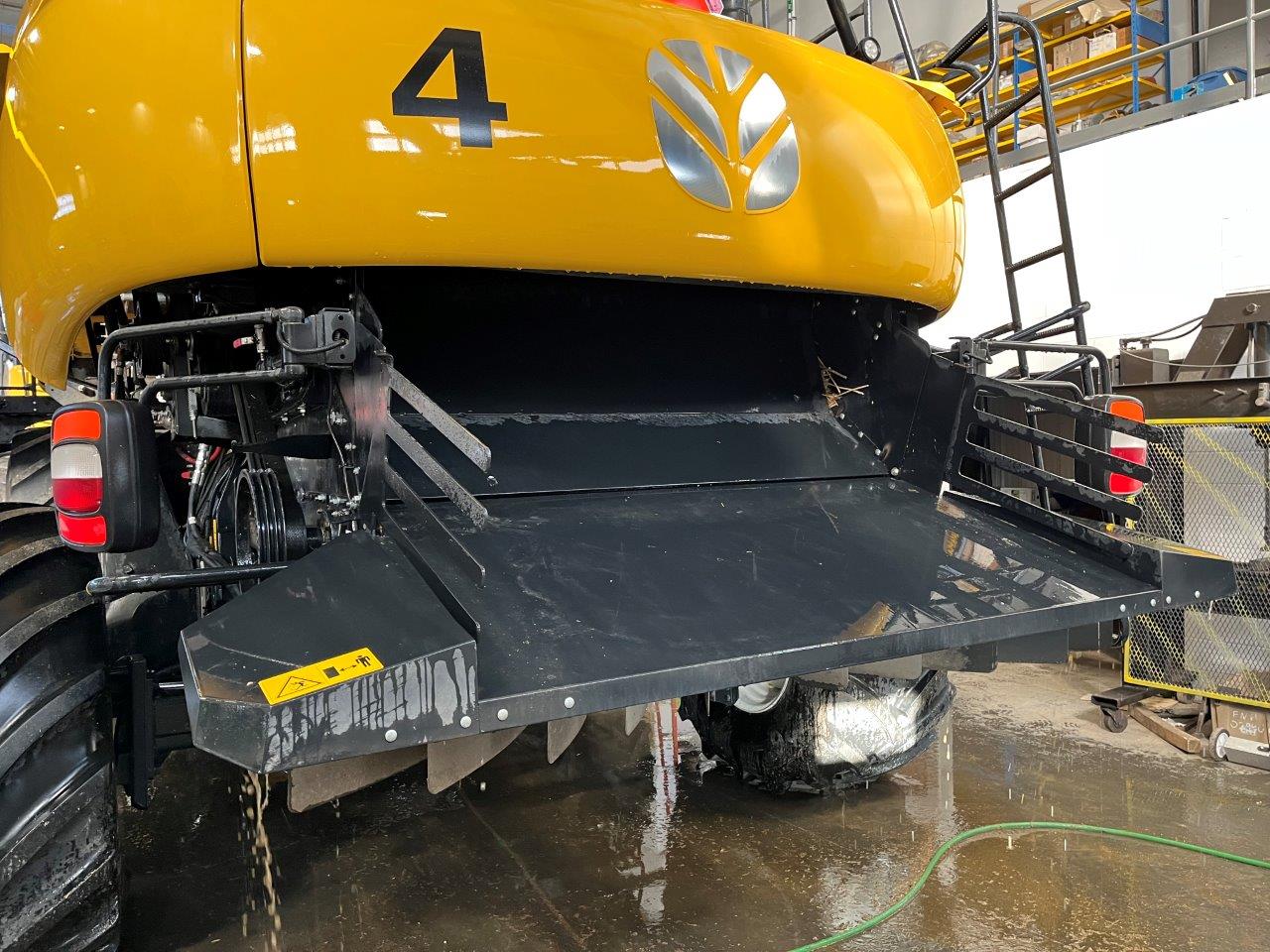 2025 New Holland CR8.90 Combine