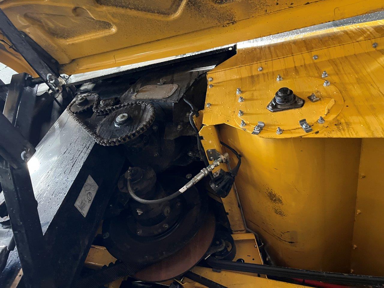 2025 New Holland CR8.90 Combine