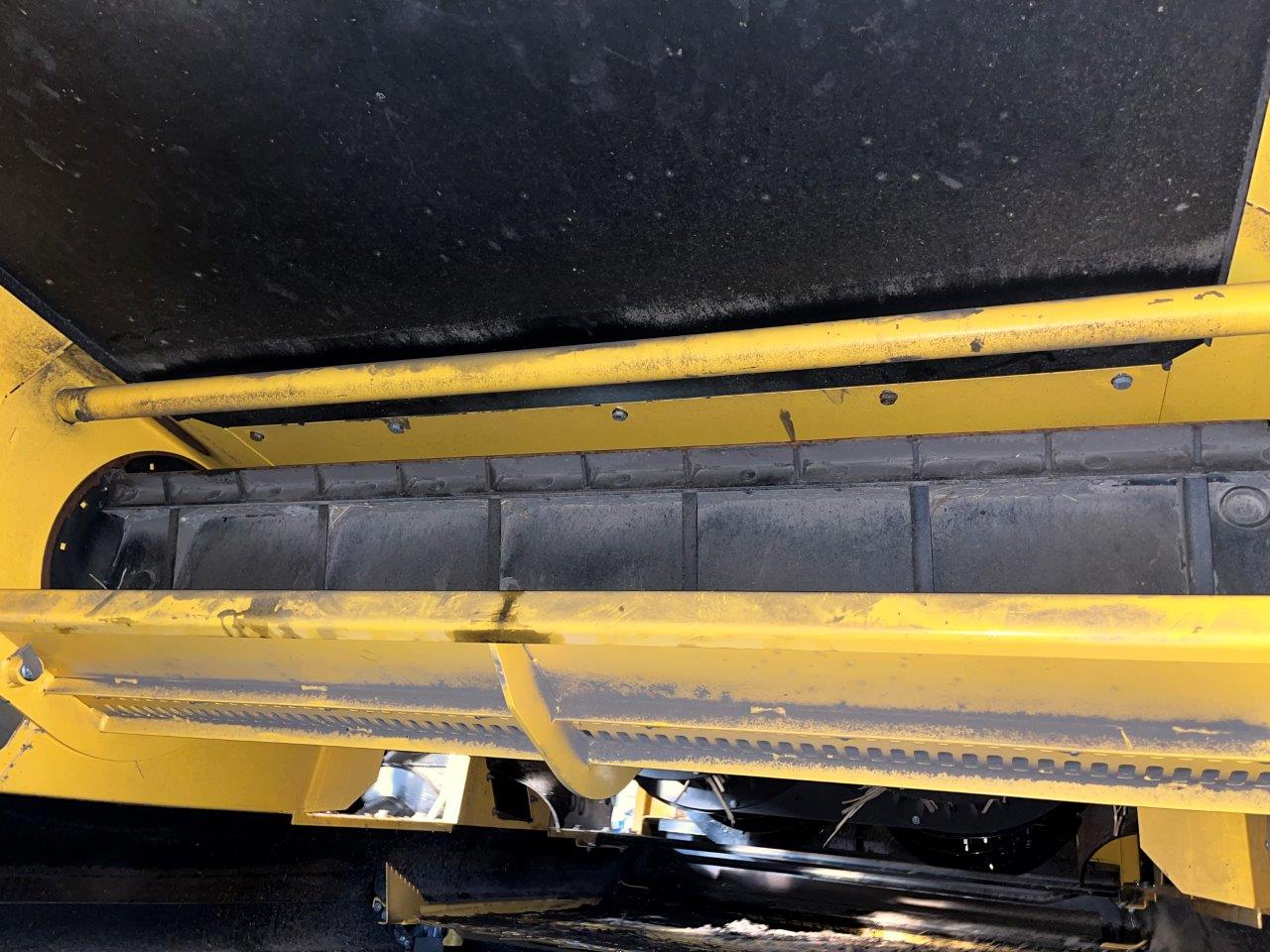 2025 New Holland CR8.90 Combine