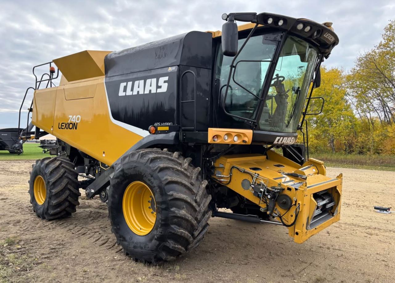 2012 CLAAS Lexion 740 Combine