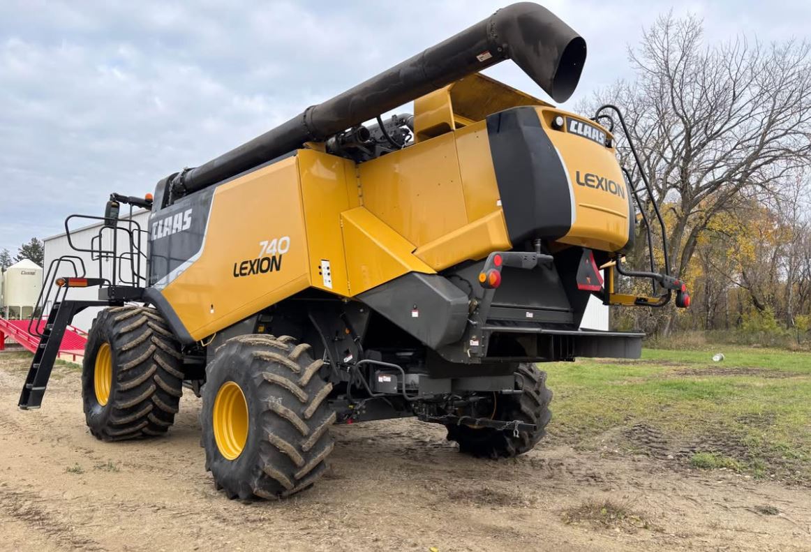 2012 CLAAS Lexion 740 Combine