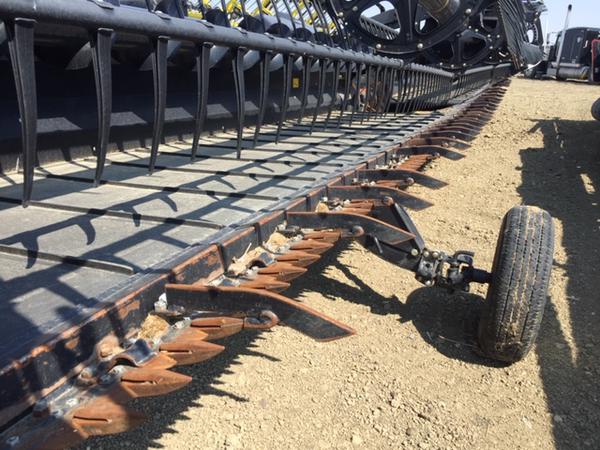 2017 MacDon FD75-40 Header Combine