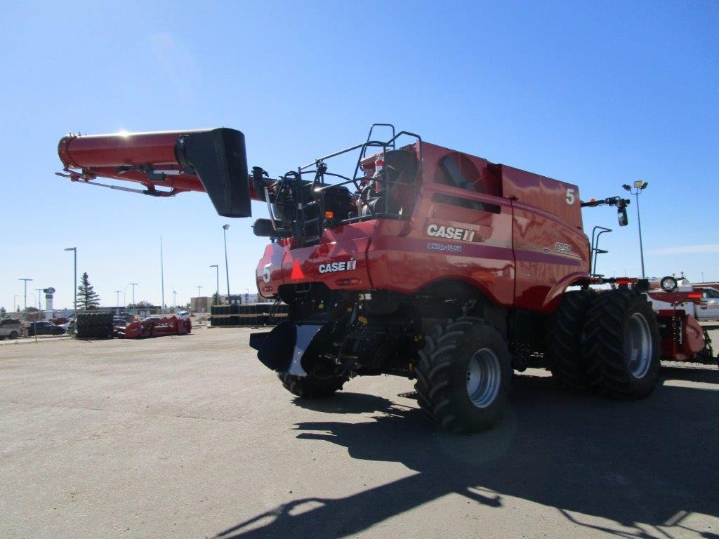 2022 Case 8250 Combine