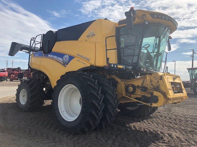 2022 New Holland CR8.90 Combine