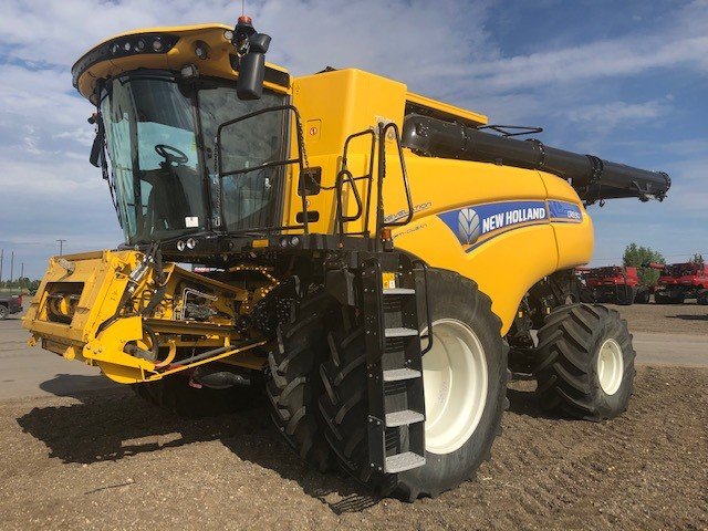 2022 New Holland CR8.90 Combine