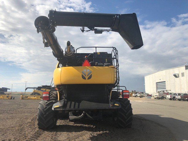 2022 New Holland CR8.90 Combine