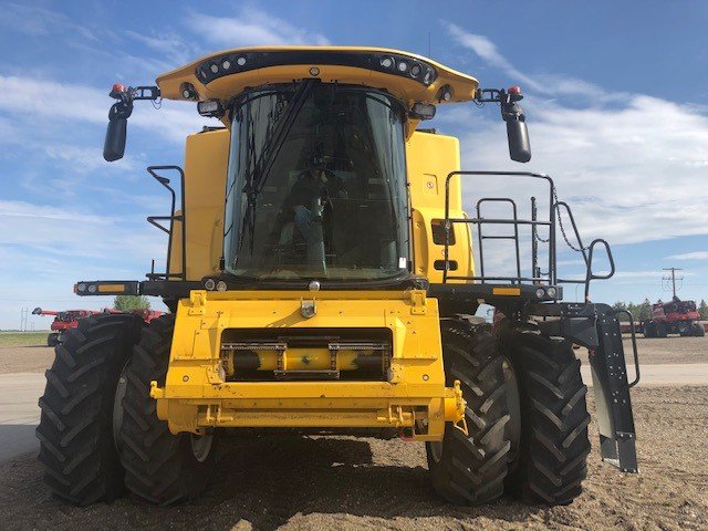 2022 New Holland CR8.90 Combine