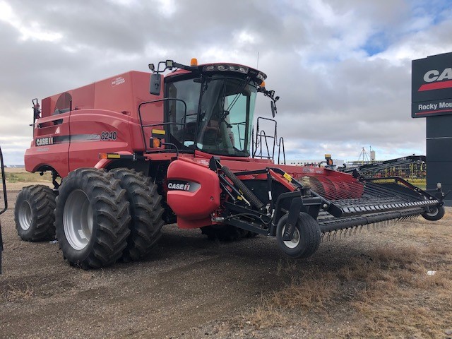 2016 Case 8240 Combine