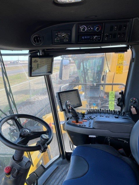 2023 New Holland CR9.90 Combine