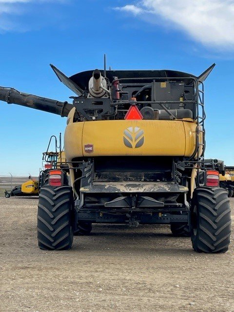 2023 New Holland CR9.90 Combine