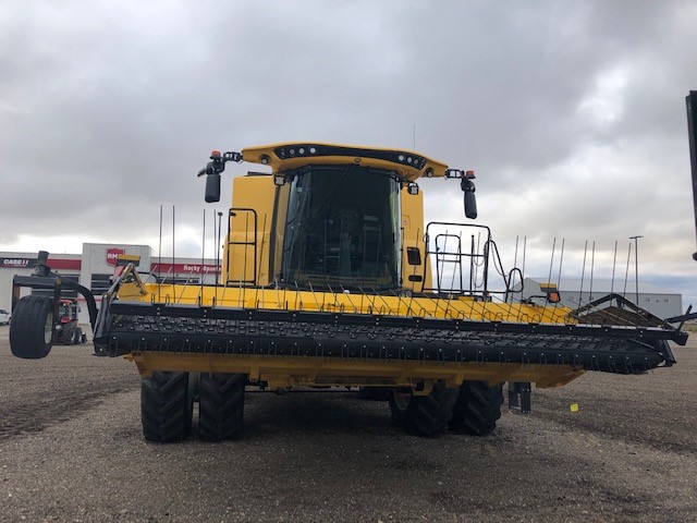 2023 New Holland CR9.90 Combine