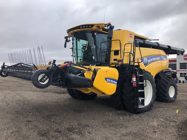 2023 New Holland CR9.90 Combine