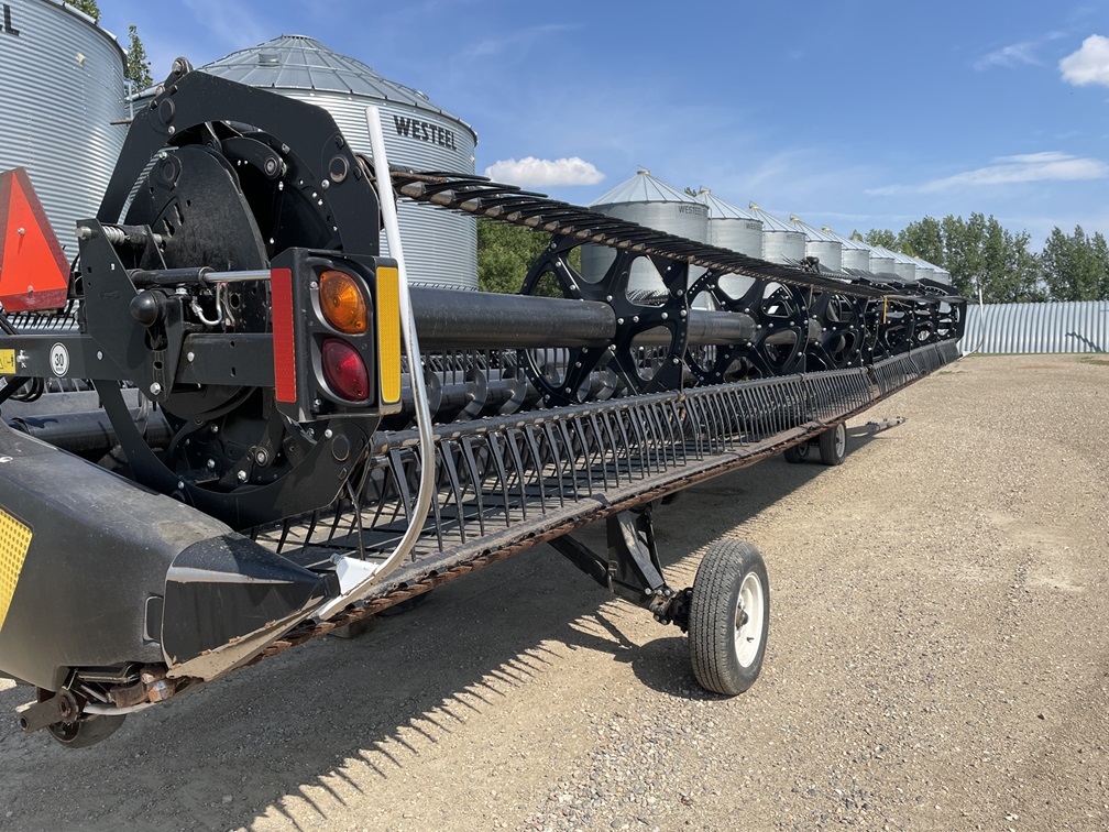 2019 MacDon FD140 Header Combine