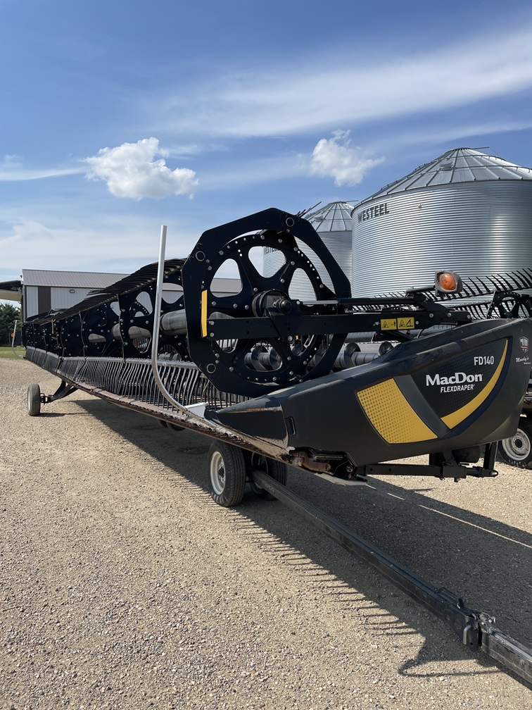 2019 MacDon FD140 Header Combine