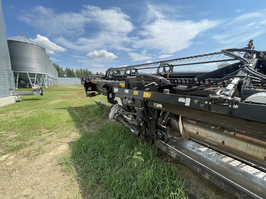 2019 MacDon FD140 Header Combine