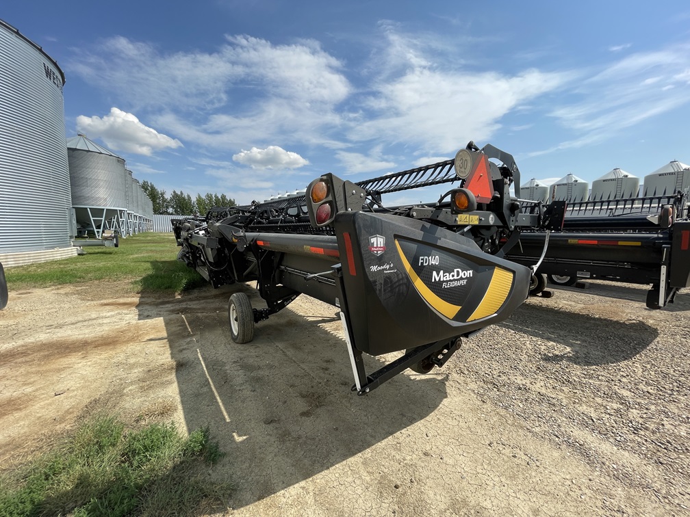 2019 MacDon FD140 Header Combine