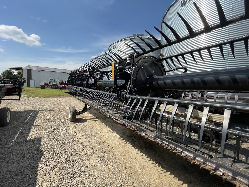 2019 MacDon FD140 Header Combine