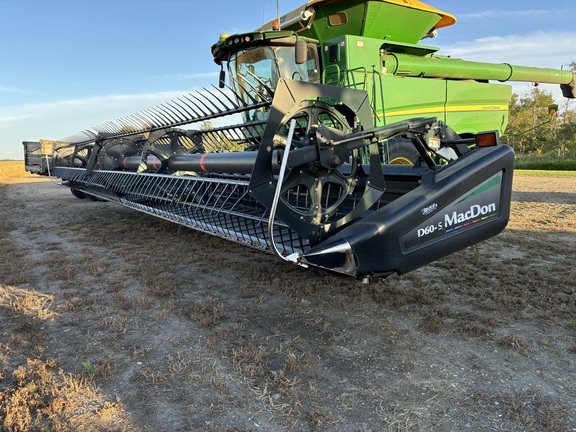 2009 MacDon D60-40 Header Combine