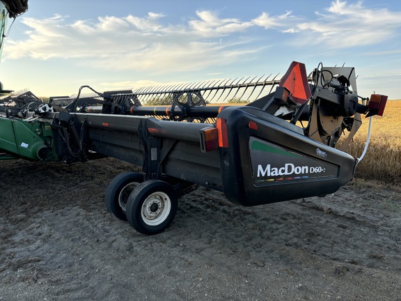 2009 MacDon D60-40 Header Combine