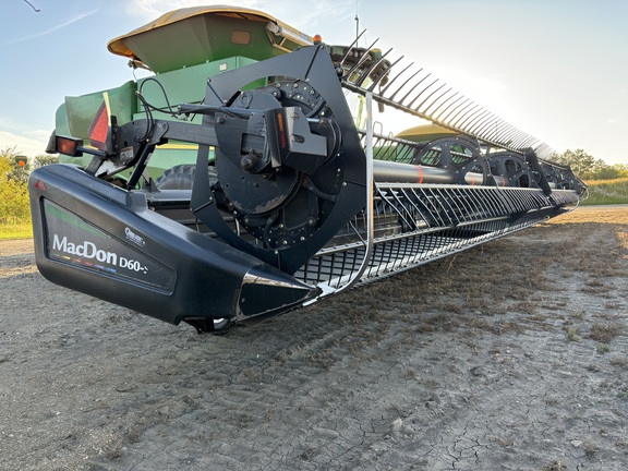 2009 MacDon D60-40 Header Combine