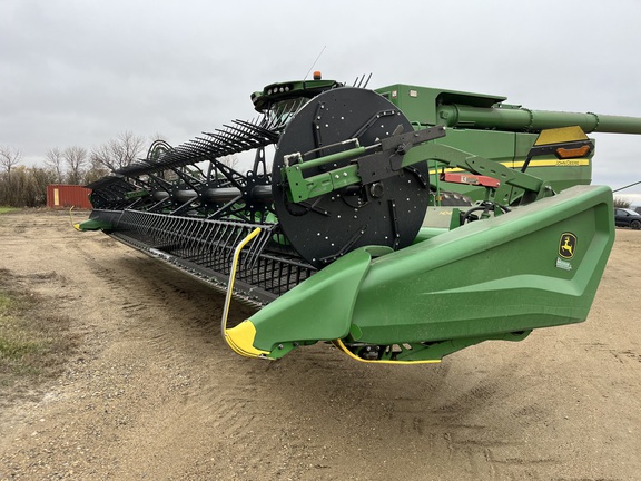 2021 John Deere HD40R Header Combine