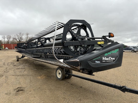 2015 MacDon FD75-45 Header Combine