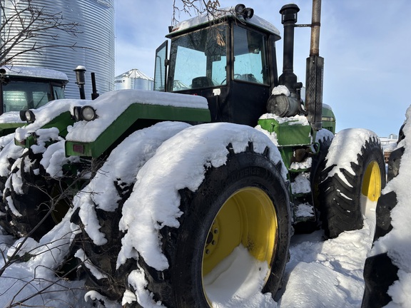 1992 John Deere 8760 Tractor 4WD