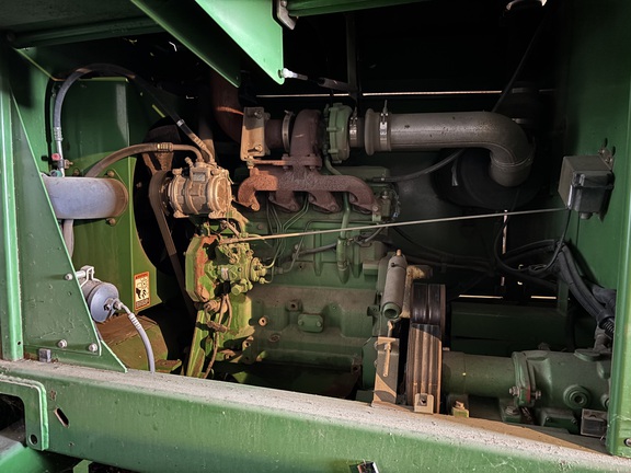 2004 John Deere 4895 Windrower