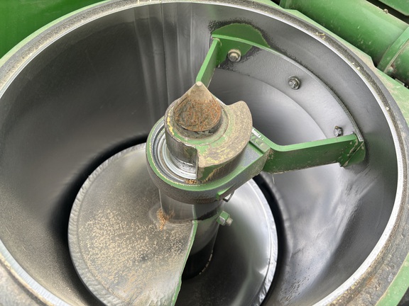 2013 Brent 882 Grain Cart